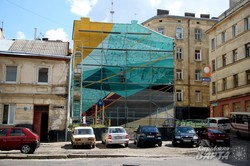 У центрі Львова розмалювали фасад будинку (ФОТО)