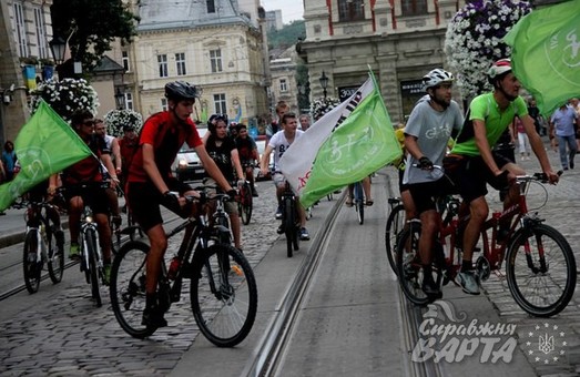 У Львові фінішував благодійний велопробіг за участі незрячих (ФОТО)