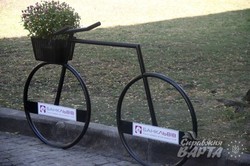 У центрі Львова встановили три нові оригінальні велопарковки (ФОТО)