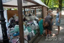 У львівському парку ім. І.Франка благодійний проект "Шафа" збирає одяг потребуючим (ФОТО)