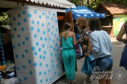 У львівському парку ім. І.Франка благодійний проект "Шафа" збирає одяг потребуючим (ФОТО)