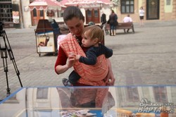 У Львові у центрі міста відкрили оригінальну дерев`яну карту України (ФОТО)
