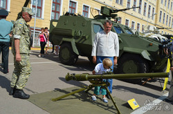 В Академії сухопутних військ у Львові показали сучасне озброєння (ФОТО)