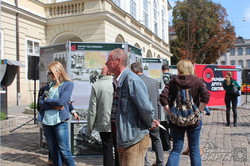 Долаючи совєтські міфи: у Львові стартувала виставка про Другу світову війну (фото)