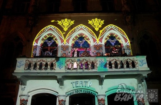 На балконі театру ім. Леся Курбаса відбувся музично-візуальний перформанс "На нашій юлойці" (ФОТО)
