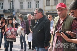 Під львівською оперою відбувся імпровізований концерт Білик, Лорак та Повалій (ФОТО)