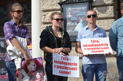 У Львові бойкотували «курей-артисток», які співають на російській сцені (ФОТО)