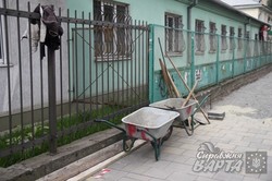 У Львові на проспекті Чорновола облаштовують велодоріжки та ладнають хідники (ФОТО)