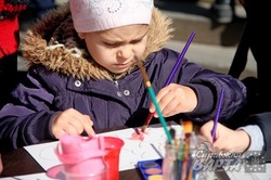 У Міжнародний день психічного здоров`я у центрі Львова провели мистецьку акцію для дітей (ФОТО)
