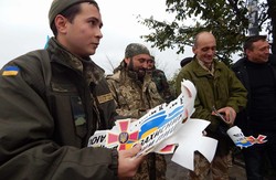 Флешмоб «‪#‎Язахисник‬» дістався найвищої точки Львова - Високого замку (ФОТО)