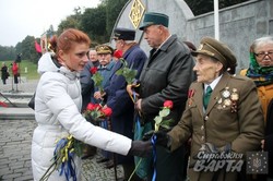 Львівська влада та ветерани поклали квіти до Меморіалу невідомому вояку УПА (ФОТО)