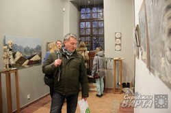 Львівська "Зелена канапа" презентує виставку трьох мисткинь "Шовк і льон" (ФОТО)