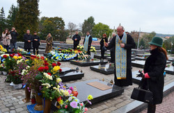 У Львові освятили надгробки на могилах Героїв Небесної Сотні та вшанували пам`ять загиблих воїнів АТО (ФОТО)