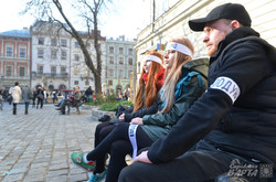У Львові активісти розпочали акцію голодування у підтримку політв'язнів (ФОТО)