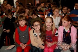 Львівська дітвора привітала Пеппі Довгупанчоху з 70-ми уродинами (ФОТО)