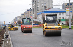 Асфальтування проспекту Червоної Калини обіцяють завершити за тиждень (ФОТО)