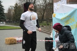 У Львові відбувся дебютний чоловічий забіг з дружинами на плечах (ФОТО)