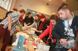 Львівське "Видавництво Старого Лева" відсвяткувало день народження книжковим розпродажем (ФОТО)