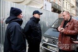 У Львові громадські активісти провели рейд містом у пошуках незаконних скриньок для пожертв (ФОТО)