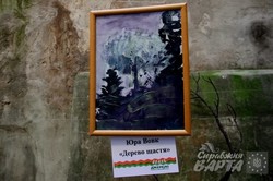 У Львові триває благодійна виставка картин "Новорічне диво" (ФОТО)