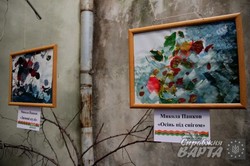 У Львові триває благодійна виставка картин "Новорічне диво" (ФОТО)