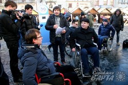 У Львові депутати пересіли у інвалідні візки у рамках акції "Відчуй свою відповідальність" (ФОТО)