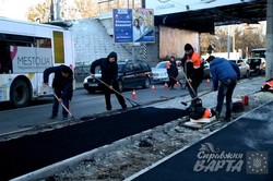Облаштування велосипедної дороги на проспекті Чорновола йде повним ходом (ФОТО)