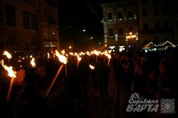 Львовом пройшов смолоскипний марш честі до дня народження Бандери (ФОТО)