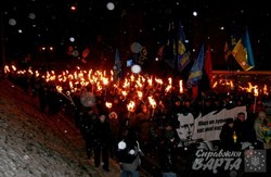 Львовом пройшов смолоскипний марш честі до дня народження Бандери (ФОТО)