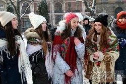 Об`єднання українок "Яворина" збирає кошти для сімей АТО (ФОТО)