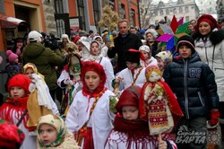 У Львові урочисто встановили Різдвяного 3-метрового дідуха (ФОТО)