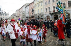 У Львові урочисто встановили Різдвяного 3-метрового дідуха (ФОТО)