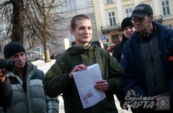 У Львові бійці добровольчих батальйонів вийшли на акцію підтримки своїх затриманих побратимів (ФОТО)