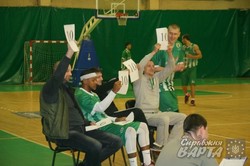 У Львові провели шоу-матч з баскетболу між аматорами та професіоналами (ФОТО)