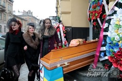 У Львові влаштували похорон "Альфа-банку" (ФОТО)