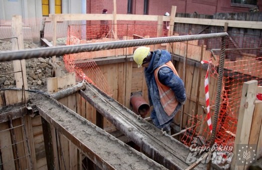 Через впорядкування котлавану ремонті роботи на вул.Мечнікова ускладнюються (ФОТО)