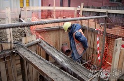 Через впорядкування котлавану ремонті роботи на вул.Мечнікова ускладнюються (ФОТО)