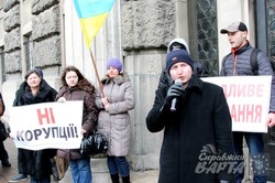 У Львові під прокуратурою активісти вимагають справедливого слідства (ФОТО)