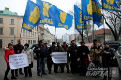 У Львові відбувся пікет на підтримку відставки прем`єр-міністра Яценюка (ФОТО)