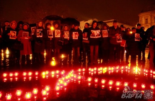 У Львові пройшла акція вшанування Героїв Небесної Сотні "Свіча пам’яті" (ФОТО)