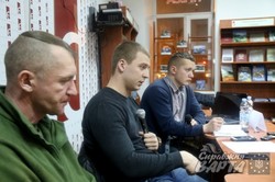 У львівській книгарні "Є" відбулась зустріч із охоронцями аеропортів Донецька та Луганська - кіборгами (ФОТО)