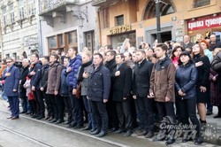 У Львові урочисто відзначили 26-ту річницю підняття національного стягу над Ратушею (ФОТО)