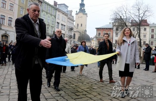 У Львові урочисто відзначили 26-ту річницю підняття національного стягу над Ратушею (ФОТО)
