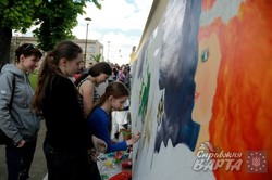 У Львові діти розмальовують стіну собору Святого Юра (ФОТО)