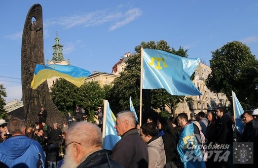У Львові відбувся траурний мітинг до 72-ї річниці депортації кримських татар (ФОТО)