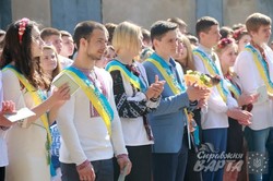 У львівських школах віддзвеніли останні дзвоники (ФОТО)