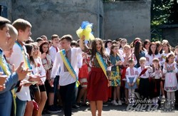 У львівських школах віддзвеніли останні дзвоники (ФОТО)