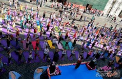 У рамках Lviv Yoga Day відбулось масове заняття з хатхи-йоги у центрі міста (ФОТО)