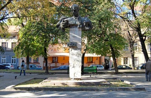 Скандальний пам`ятник Тудору передадуть Львівській національній галереї мистецтв
