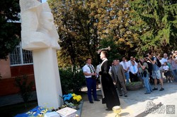 У Львові відкрили перший у місті пам’ятник Василю Стусу (ФОТО)